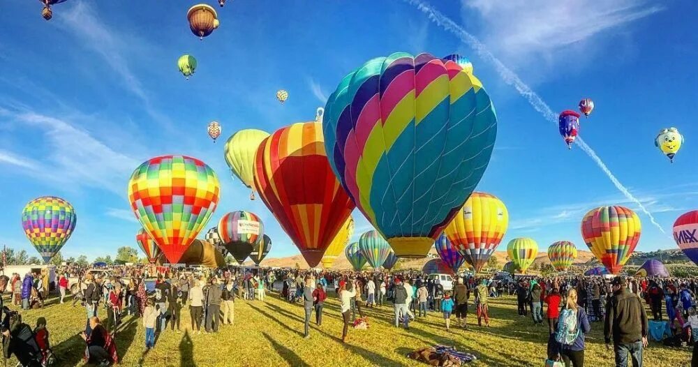 Шара на шаре сегодня. Воздушные шары фестиваль молодежи.