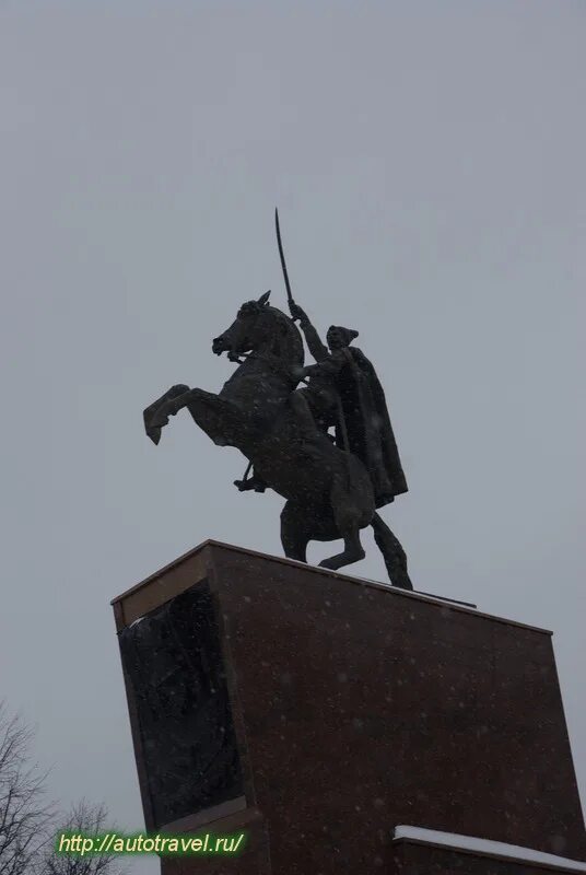 Созвездие чапаева. Чапаев памятник в Чебоксарах. Памятник имени Чапаеву в Чебоксарах. Памятник Чапаеву Чебоксары рисунок. Чапаев Ростов памятник.