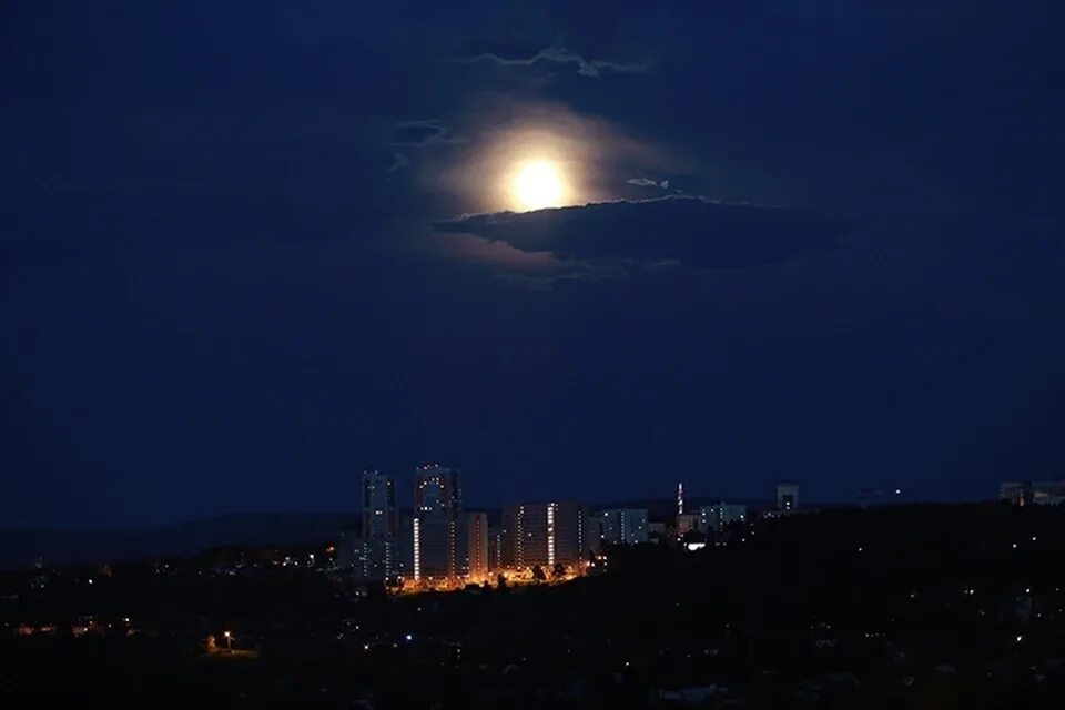 Суперлуние. Кровавое суперлуние. Суперлуние вчера. Лунное затмение.