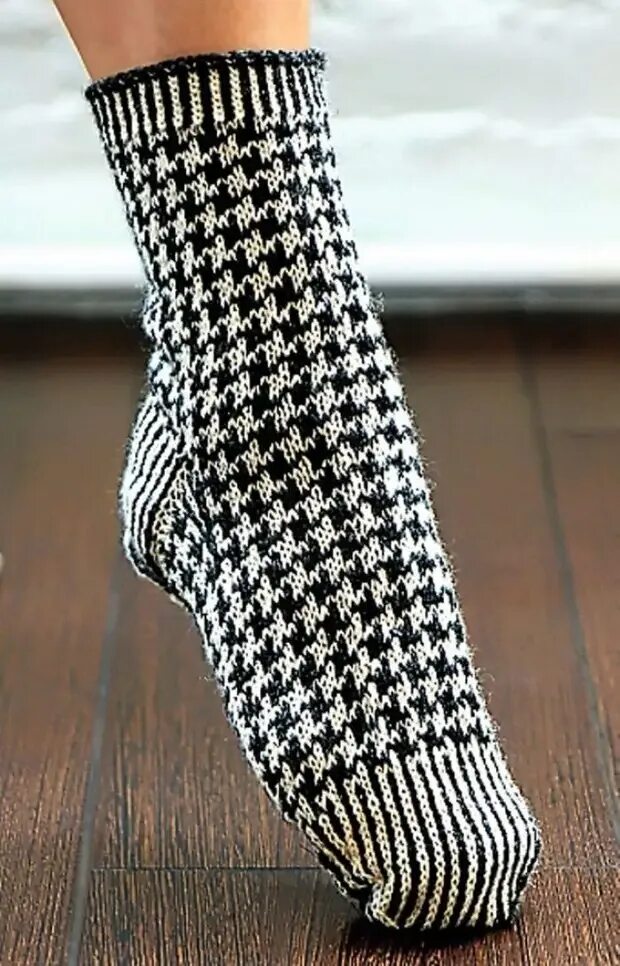 Жаккардовые варежки. Носки ленивым жаккардом. Носки вязаные спицами ленивым жаккардом. Носки ленивым жаккардом крючком. Мужские носки ленивым жаккардом.