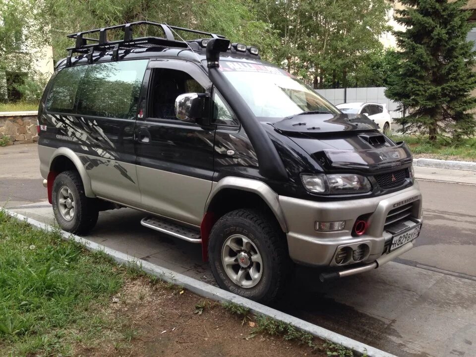 Мицубиси Делика. Мицубиси Делика д4. Mitsubishi Delica 2.8. Микроавтобус Митсубиси Делика.