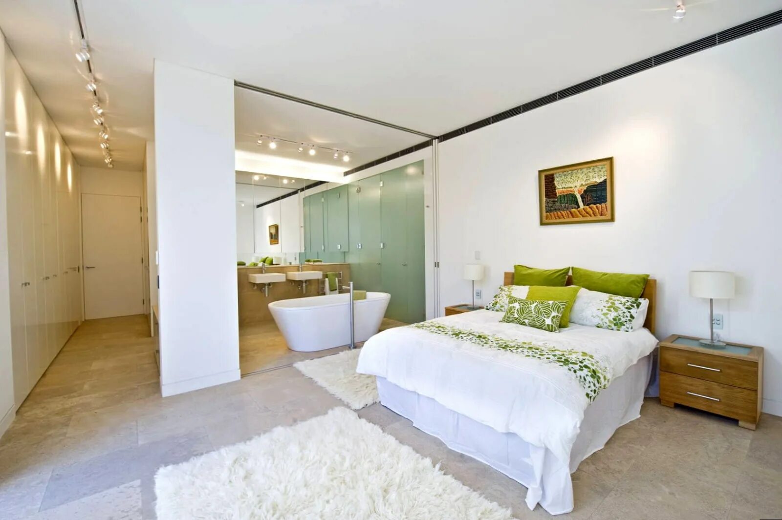 Комната рядом со спальней. Спальня гостиная. Перегородка для зонирования комнаты. Комната рядом со спальней. Спальня гостиная с кроватью.