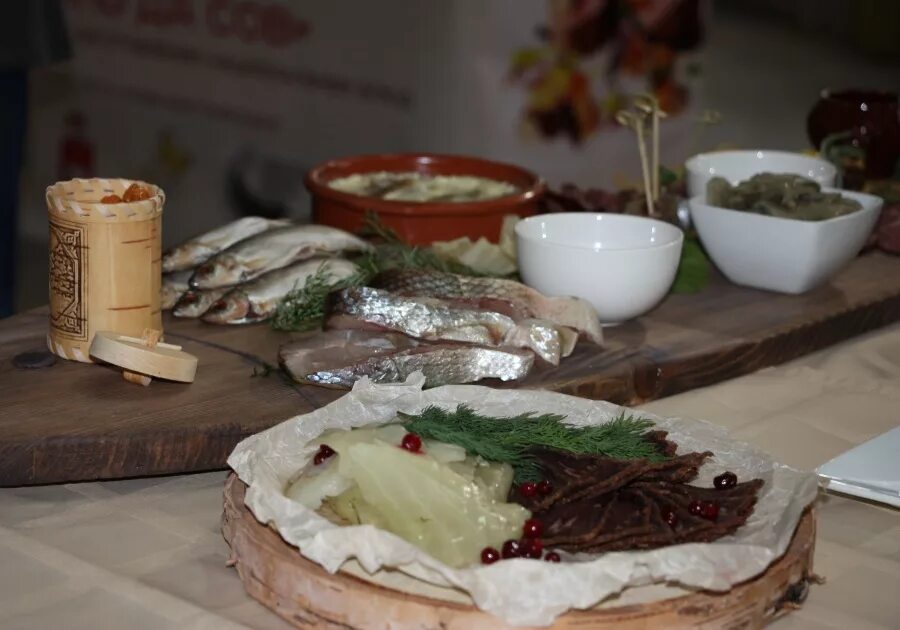 Коми кухня ресторан. Национальная кухня республики коми. национальная еда коми пермяков. блюда коми пермяцкой кухни. коми-зыряне национальная кухня.