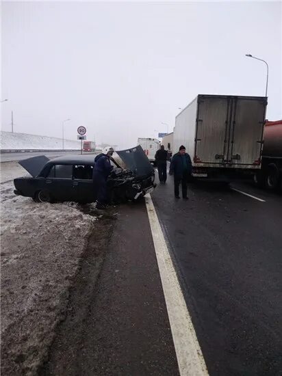 18 апреля ростовская область. Аварии на м4 Дон Ростов Кущевка. Авария на трассе м4 Дон в Ростовской области 12.04.2022. Авария на трассе м4 Дон ВАЗ 2107 И Газель.