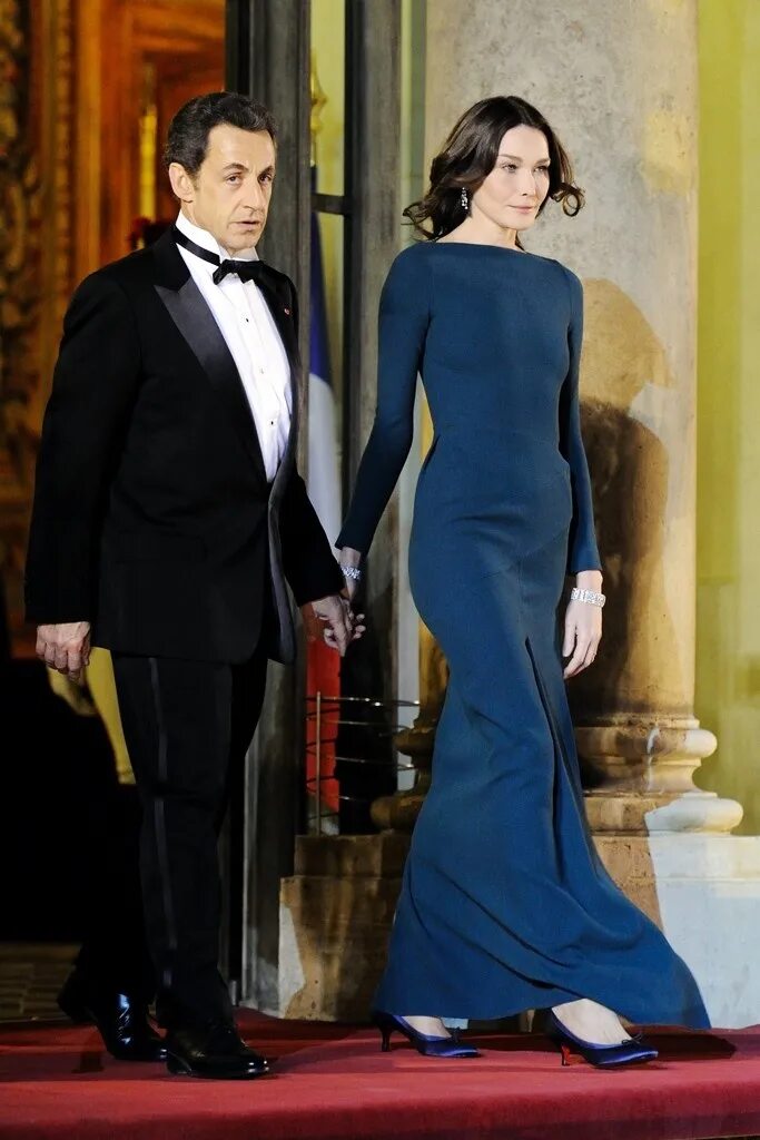 Бруни саркози. Саркози и Бруни. Бруни жена Саркози.