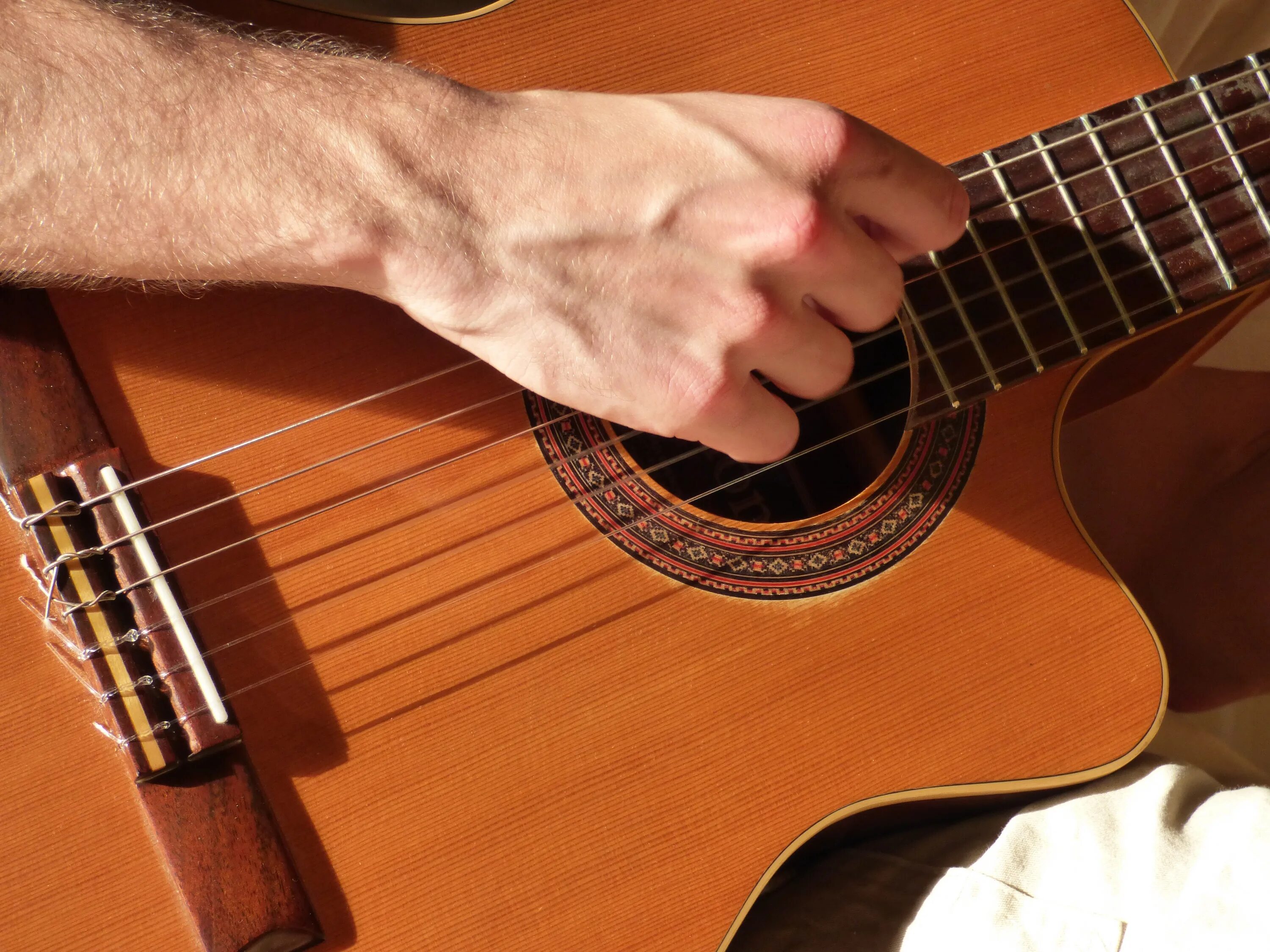Звон струн. Гитарные приемы. Гитара картина. Авторская песня инструменты. Фото гитары 6 струнной.