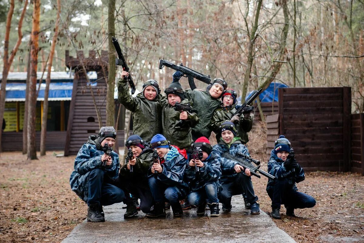 Лазертаг в парке. Хилл парк Липецк лазертаг. Лазертаг в Волжском парк ВГС. Полигон Рыбинск лазертаг. Лазертаг полигон Ульяновск.