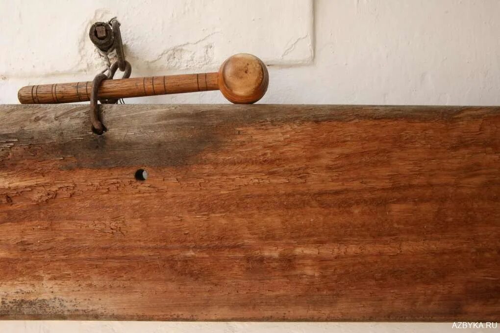 Било это. Деревянное било. Било инструмент. Било деревянный колокол. Било музыкальный инструмент.