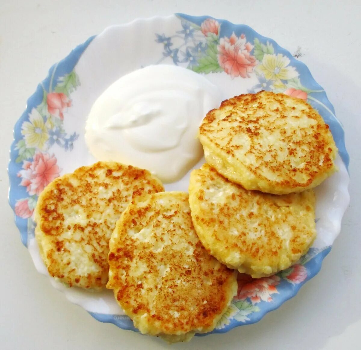 Сырники из пачки творога. Сырники. Сырники из творога. Творожные сырники. Сырники для детей.