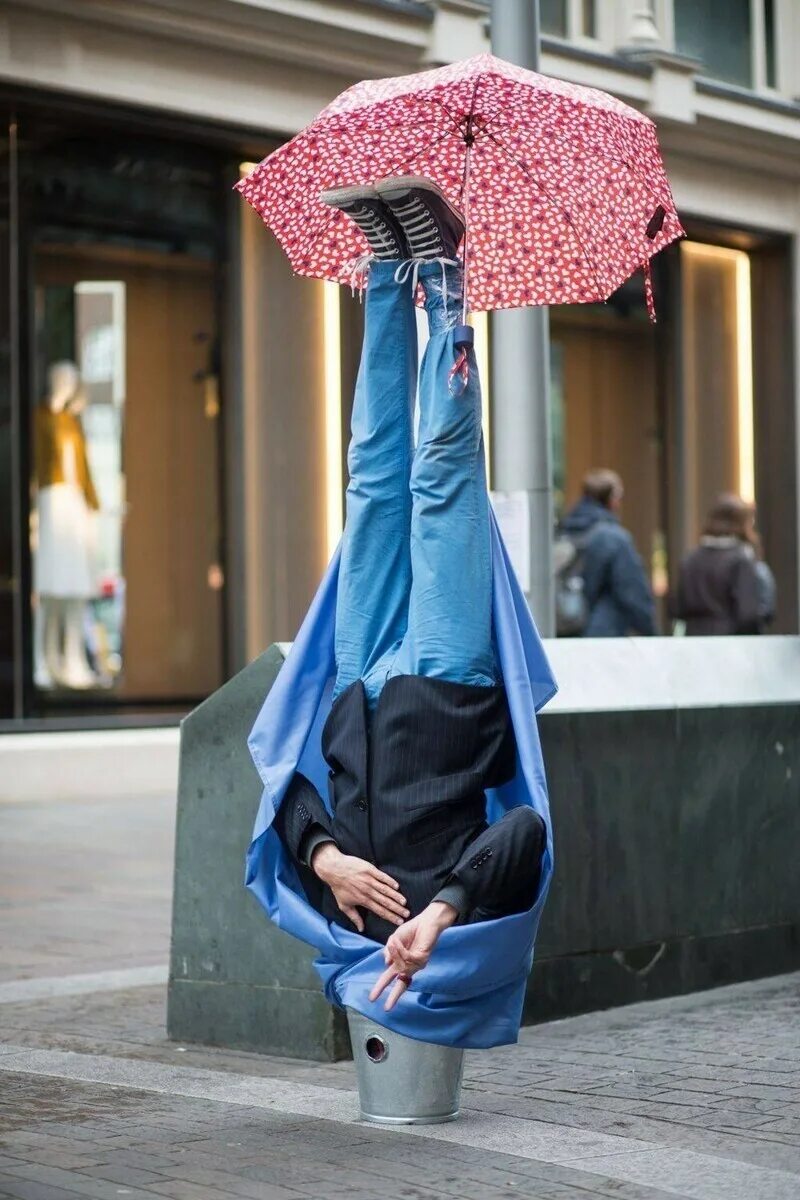 Смешные зонты. Прикольные зонты. Прикольные зонты. Зонтик смешно. Смешные зонтики.