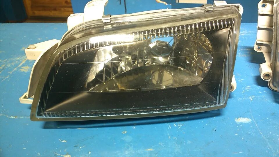 Toyota corona st191 ангельские глазки. Фары тойота корона ст190. Фары тойота корона st190. Как крепятся фары корона ст190. Корона бочка ангельские глазки.