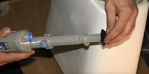 Установить арматуру в бачок унитаза