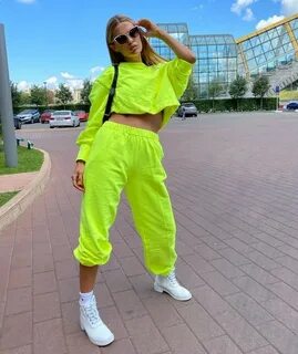 Спортивный яркий