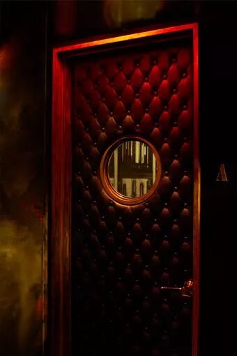 Клубная дверь. Неоновая дверь. Дверь в клуб. I doors club. Клубная дверь.