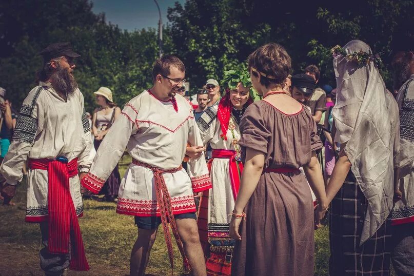 15 июня вьюн зеленый народный праздник. Народная игра парней и красных девиц 7. Народные игры. Народный хоровод. Боскин хоровод картина.