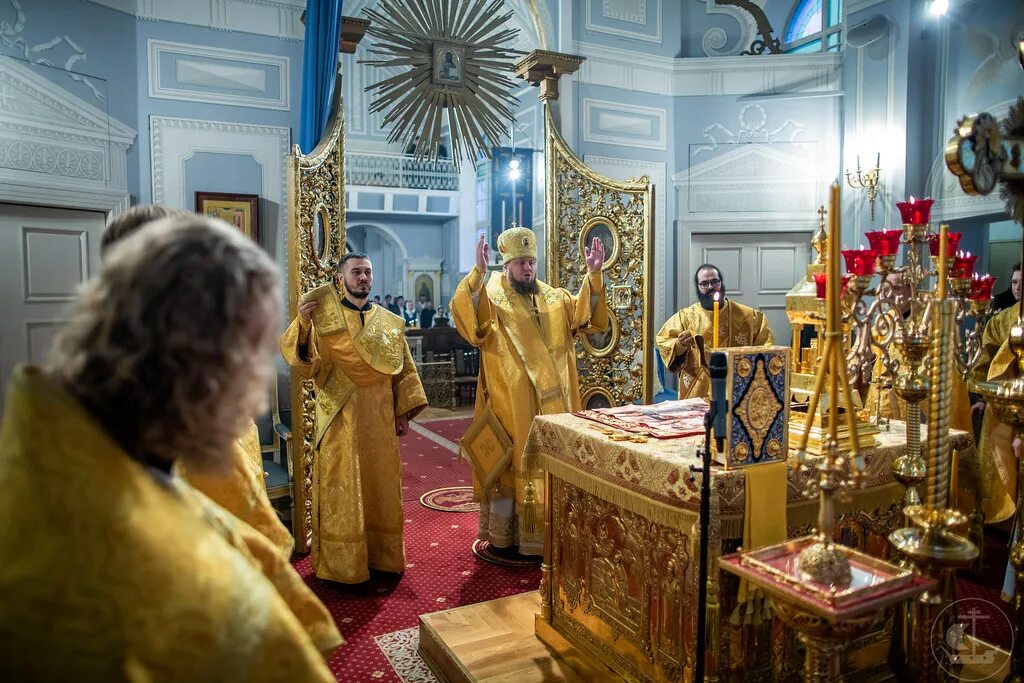 Сайт академия храмов. Литургия СПБДА. Литургия СПБДА В алтаре.