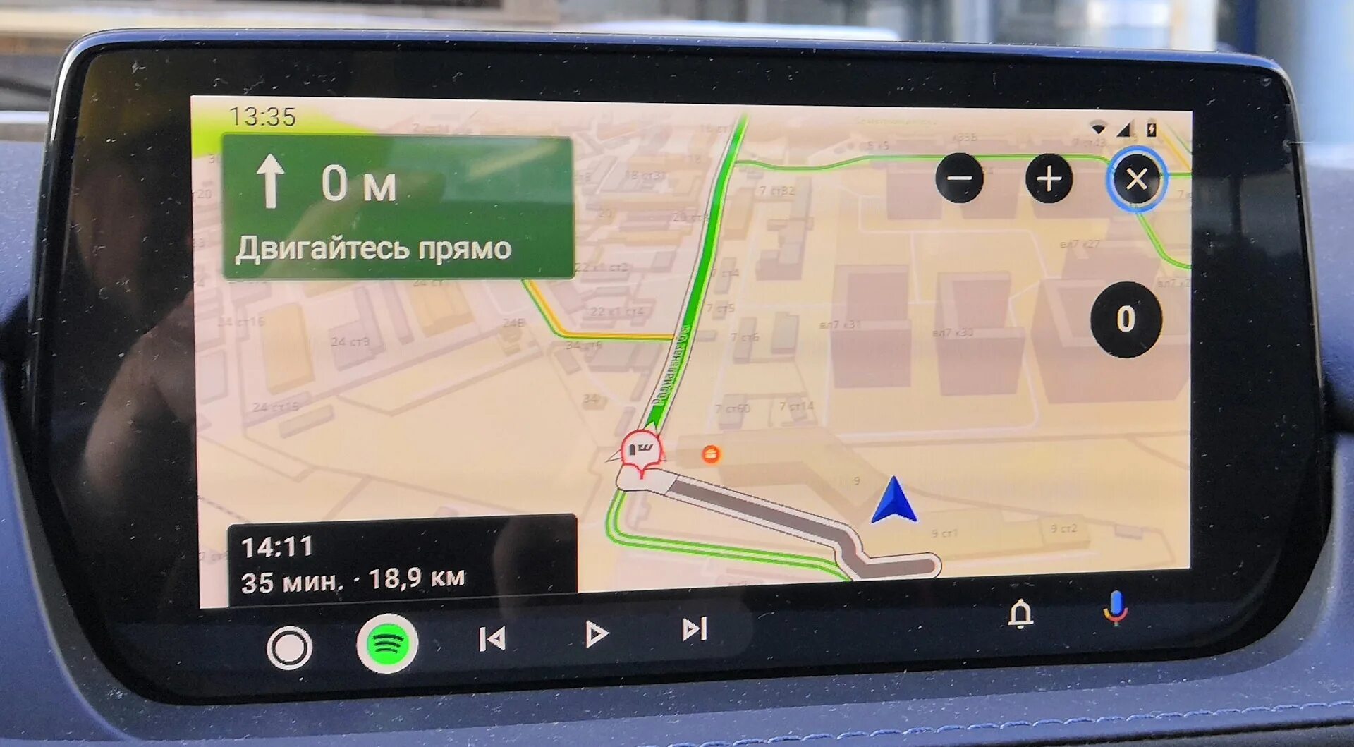Почему неправильно показывает навигатор. 2гис в андроид авто. 2gis навигатор. Навигатор 2 ГИС В машине. Активация Android auto на Mazda 6.