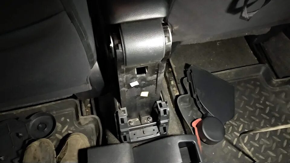 Подтяжка ручника. - Nissan Tiida (1G), 1,6 л, 2008 года своими руками DRIVE2