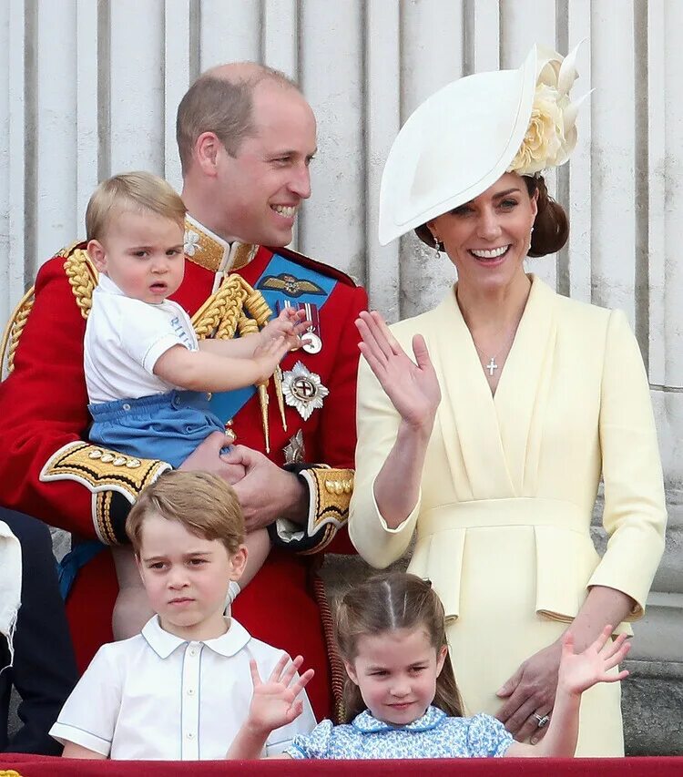 Принц Уильям и Кейт Миддлтон. Принцесса Кейт и принц Уильям. Принцы Кембриджские Джордж и Луи. Кейт Миддлтон и принц Джордж.