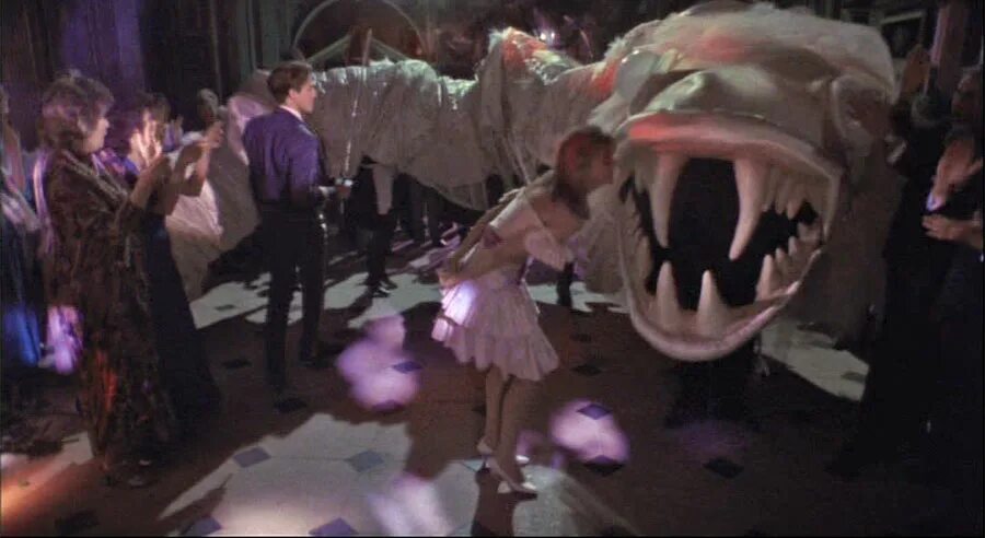 The lair of the white worm (1988) постеры. Бункер дождевого червя. Логово червей. Логово дождевого червя польша. Логово белого червя / the lair of the white worm (1988).