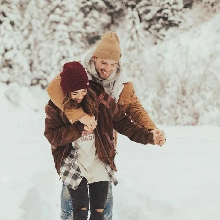 Идеи для фото с парнем зимой engagement photos snow Weddings Snow engagement photos, Couple photography winte