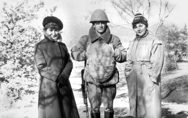 Ппж в афгане. Советские женщины в Афгане. Советские медики в Афганистане. Медсестра Афганистан.