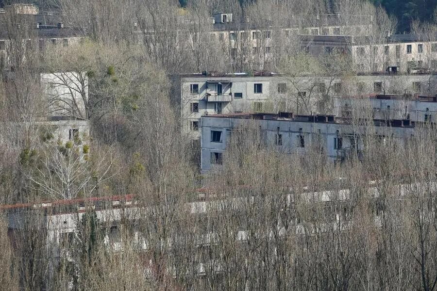 Чернобыль жуткие. Зона отчуждения Чернобыльской АЭС. Заброшенный город Припять. Заброшенные деревни ЧЗО. Чернобыль поселок.