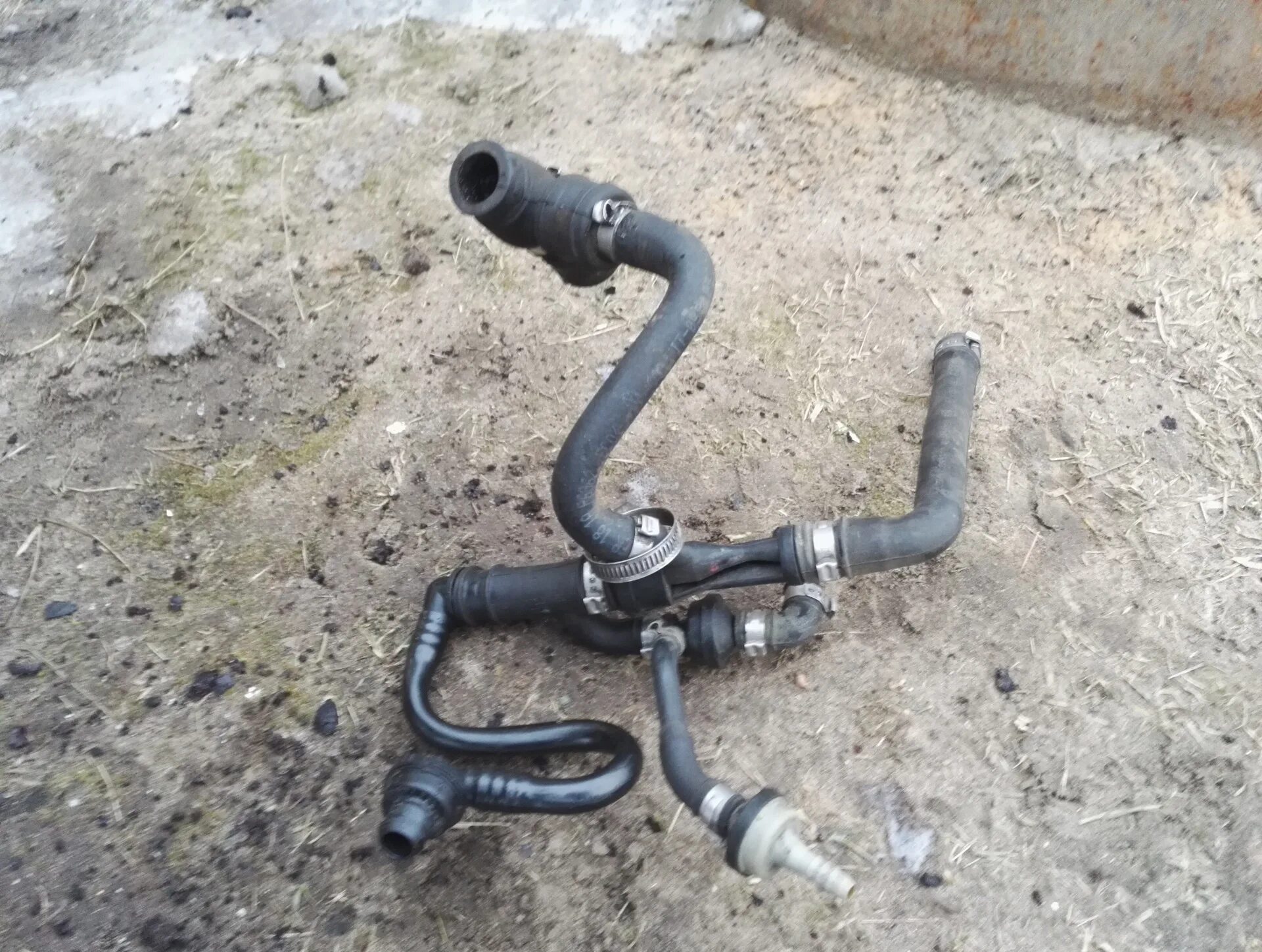 Passat b6 тройник газов. Вкг октавия тур 1. 8. Система вкг гольф 4 1,6. Клапан вентиляции картерных газов awt 1.