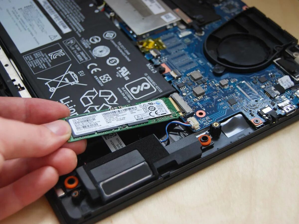 Как в ноутбуке заменить hdd на ssd. Ssd для ноутбука леново. ssd m2 в lenovo ideapad. ssd диск на асус ноутбук. lenovo m2 ssd порт.