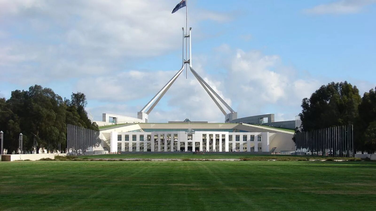 Канберра парламент Хаус. Здание парламента (Канберра). Столица Австралии Канберра парламент. Старое здание парламента Канберра в Канберре.