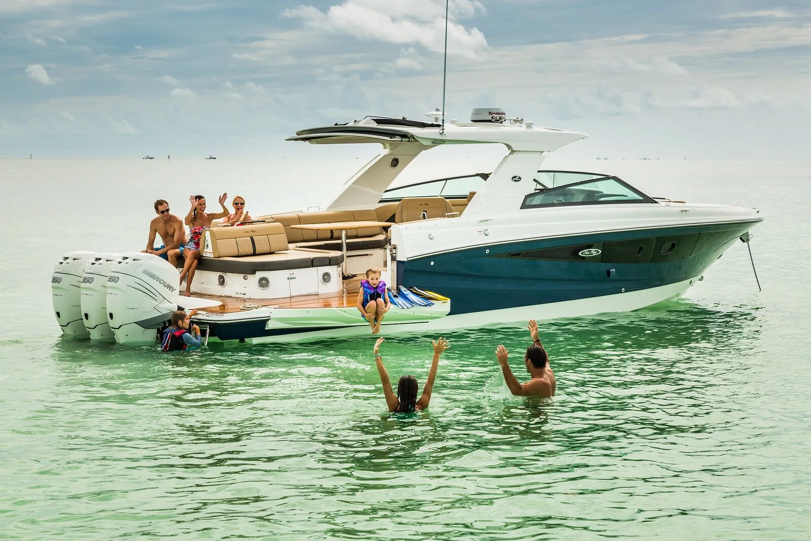 Sea ray флайбридж. Sea ray 400 slx. Brp sea doo gti se. Sea ray 400. Катер bombardier 200.