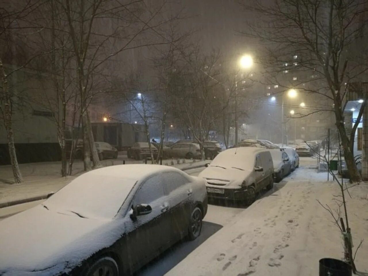 Снегопад в Москве 27 апреля 2021. Снег в Москве. Снегопад в Москве сейчас. Метель в Москве. Сегодня снег вечером будет