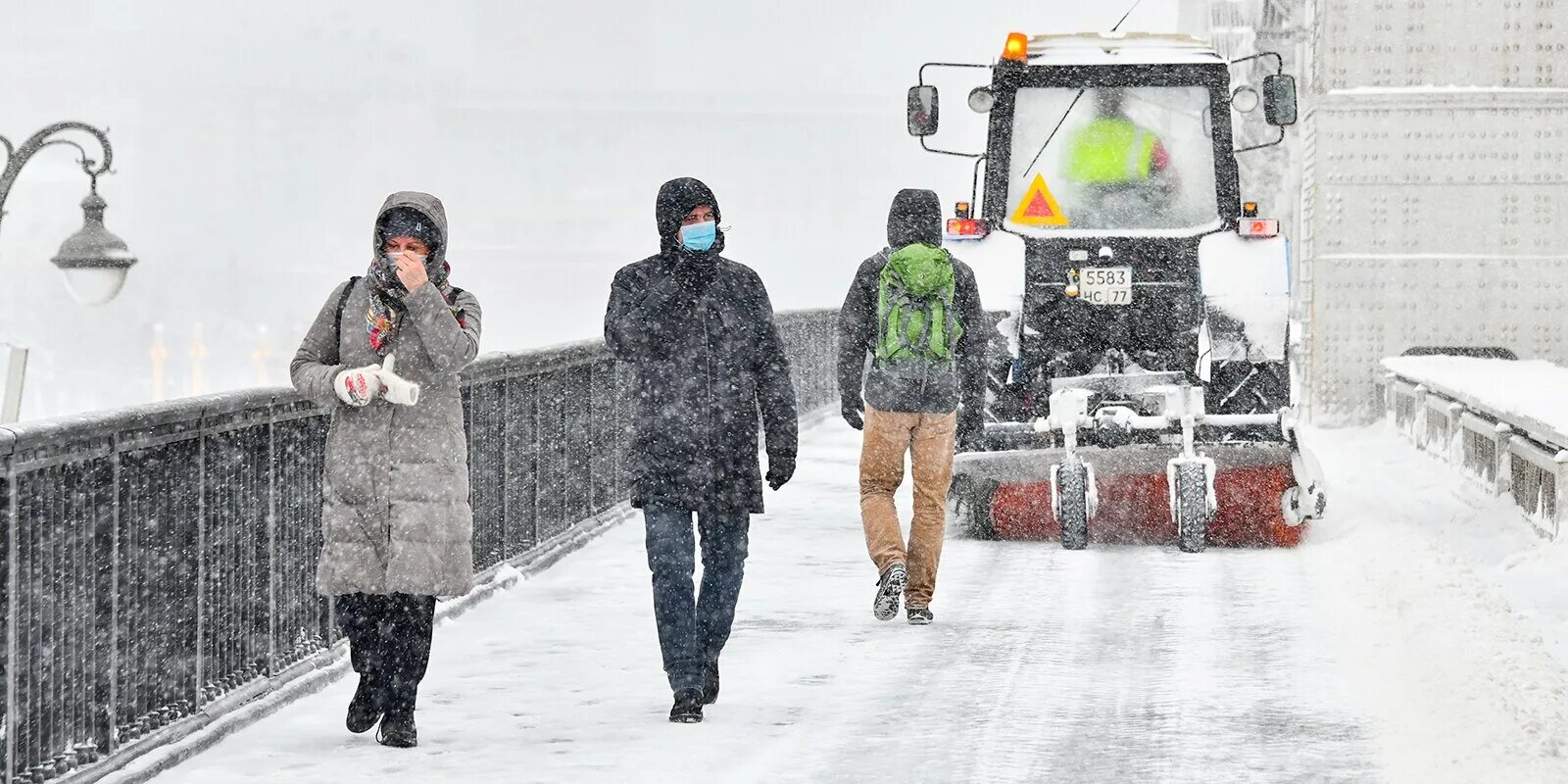 Сильный снегопад будет сегодня. Снег в Москве. Снегопад в Москве. Сильная метель в Москве. Снежные заносы в Москве.