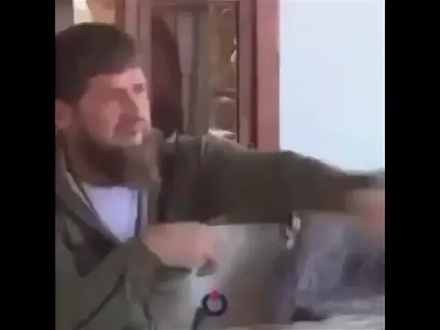 Игорь мосейчук 2014. Кадыров с отрубленной головой. Мосейчук расстрелял портрет кадырова. Кадыров расстреливать. Игорь мосийчук кадыров.