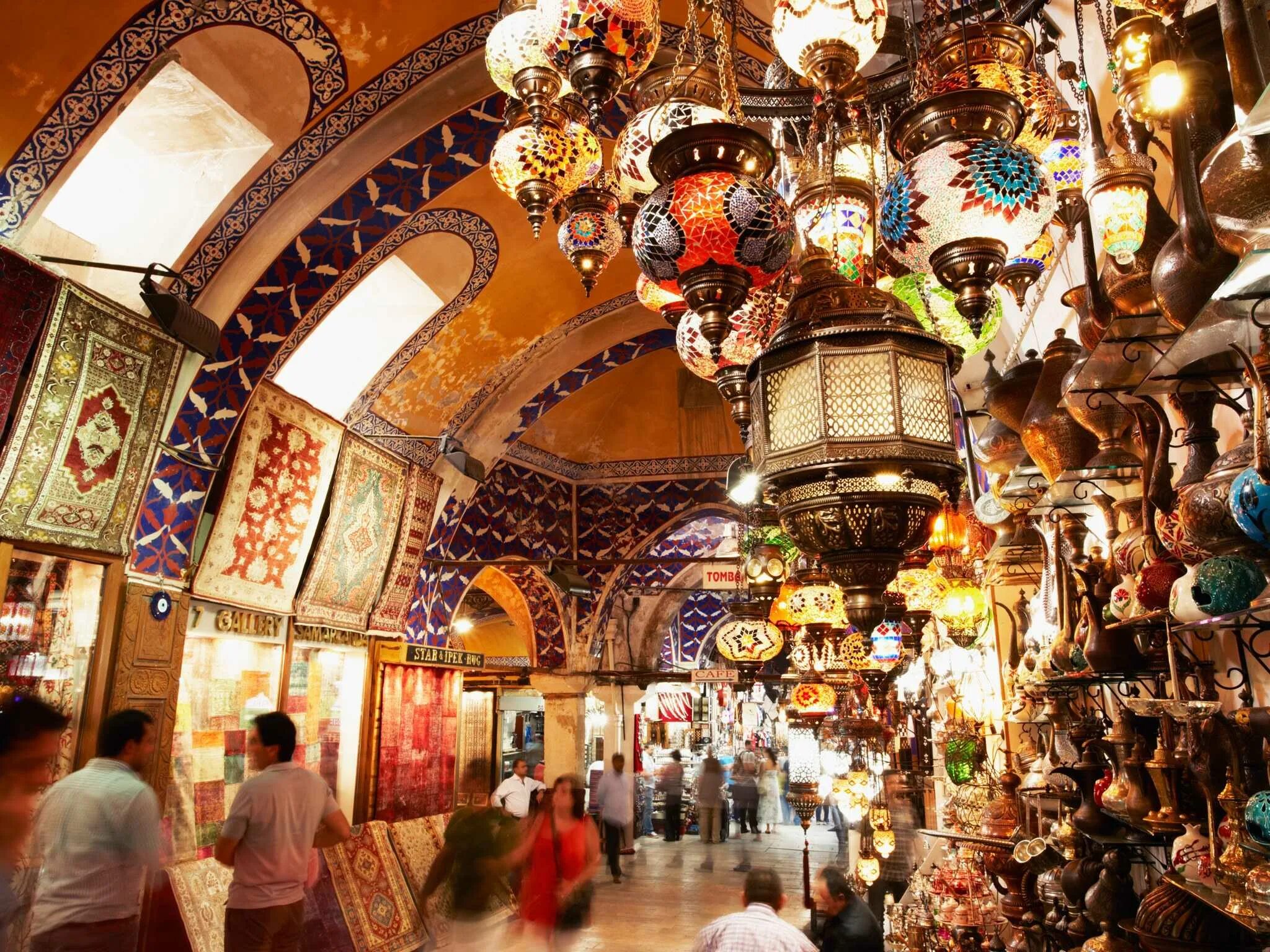 Стамбул где купить. Гранд базар Стамбул. Рынок в Стамбуле Гранд базар. Базар в Турции Стамбул. Рынок Капалы Чарши в Стамбуле.