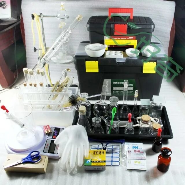 мини химическая лаборатория. лабораторный набор по химии 1968. мини экспресс лаборатория пчелка. мини лаборатория. химическая лаборатория для детей.