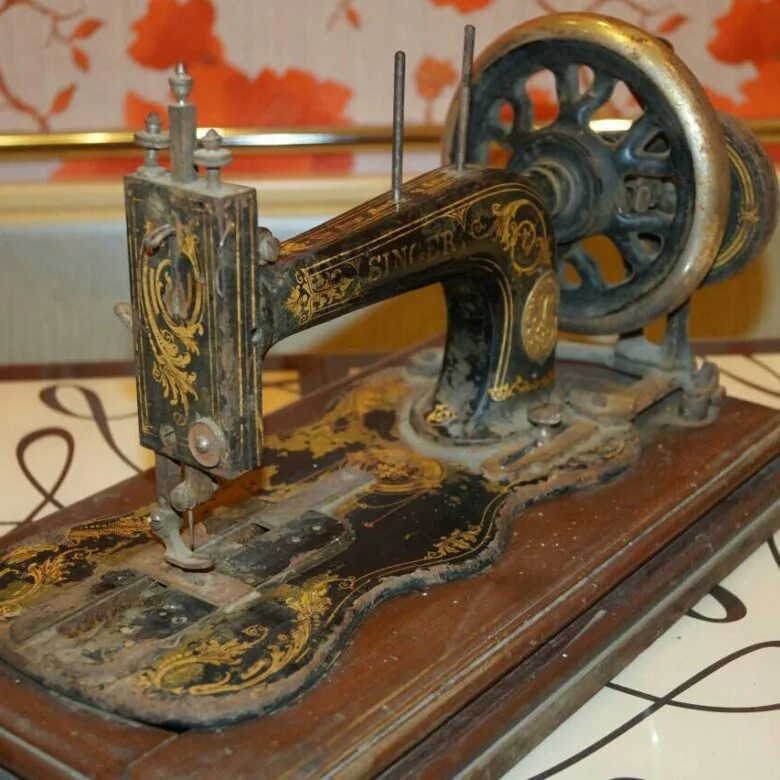 Машинка зингер видео. Швейная машинка сингер s010l. Швейная машинка зингер китайского производства. Швейная машинка (zinger super 2001). Машинка зингер видео.