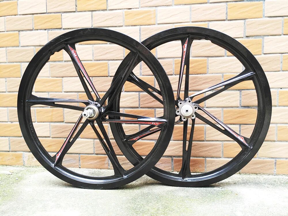 литое колесо для велосипеда 28 дюймов. колесо велосипедное литье 26 переднее. литые диски на mtb 26 дюймов. диски itp r15. литые диски.