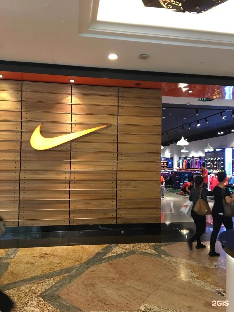 Дубай молл найк. Nike в Дубай Молл. Найк Mall of Emirates. Nike в Дубай молле. Дубай Молл отдел Nike.