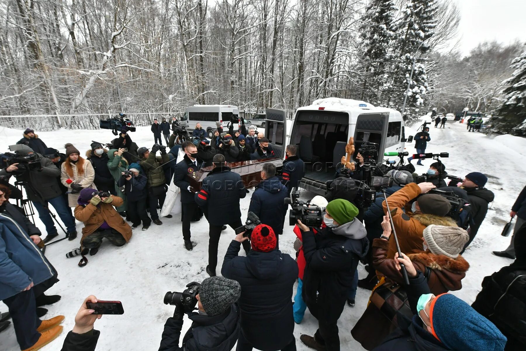 Прощание с а 50. В Москве простились с Леонидом Куравлевым. Прощание с Леонидом Куравлевым.