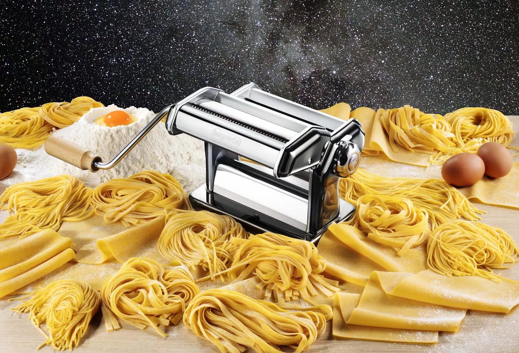 Рецепт теста для пасты. Pasta fresca Италия. Паста fresca. Необычные макароны. Домашний макарон.