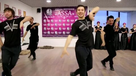 Учат в школе лезгинка