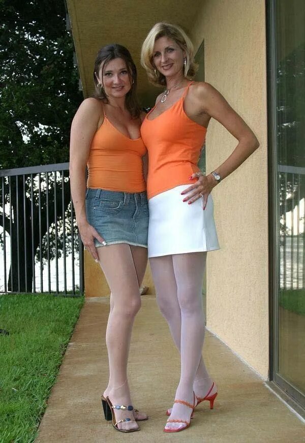Feet дочери. Mom domination. Strict women with hairbrush. Леди вивиан. Mom domination.