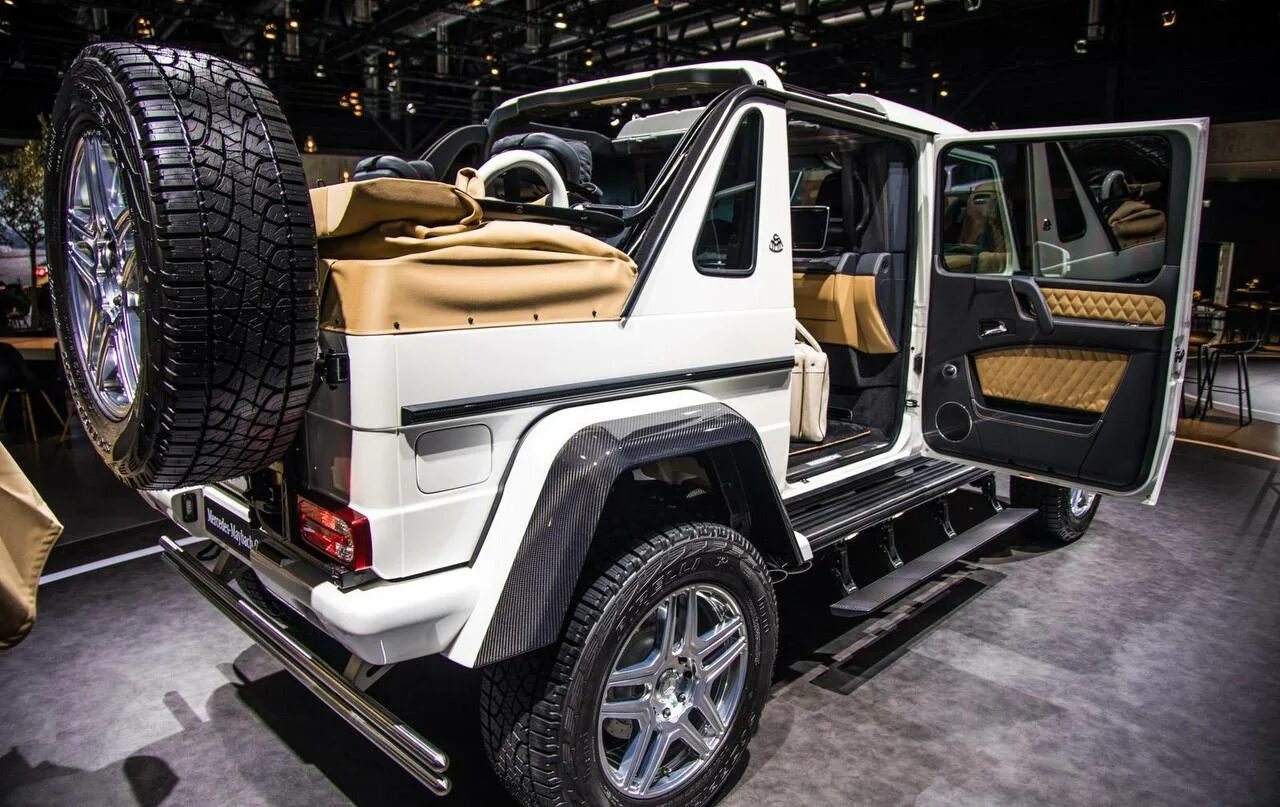 Самой дорогой гелик. Maybach g650 Landaulet. Mercedes Maybach g650. Мерседес g650 Landaulet. G 650 Landaulet 2022 Mercedes Maybach.