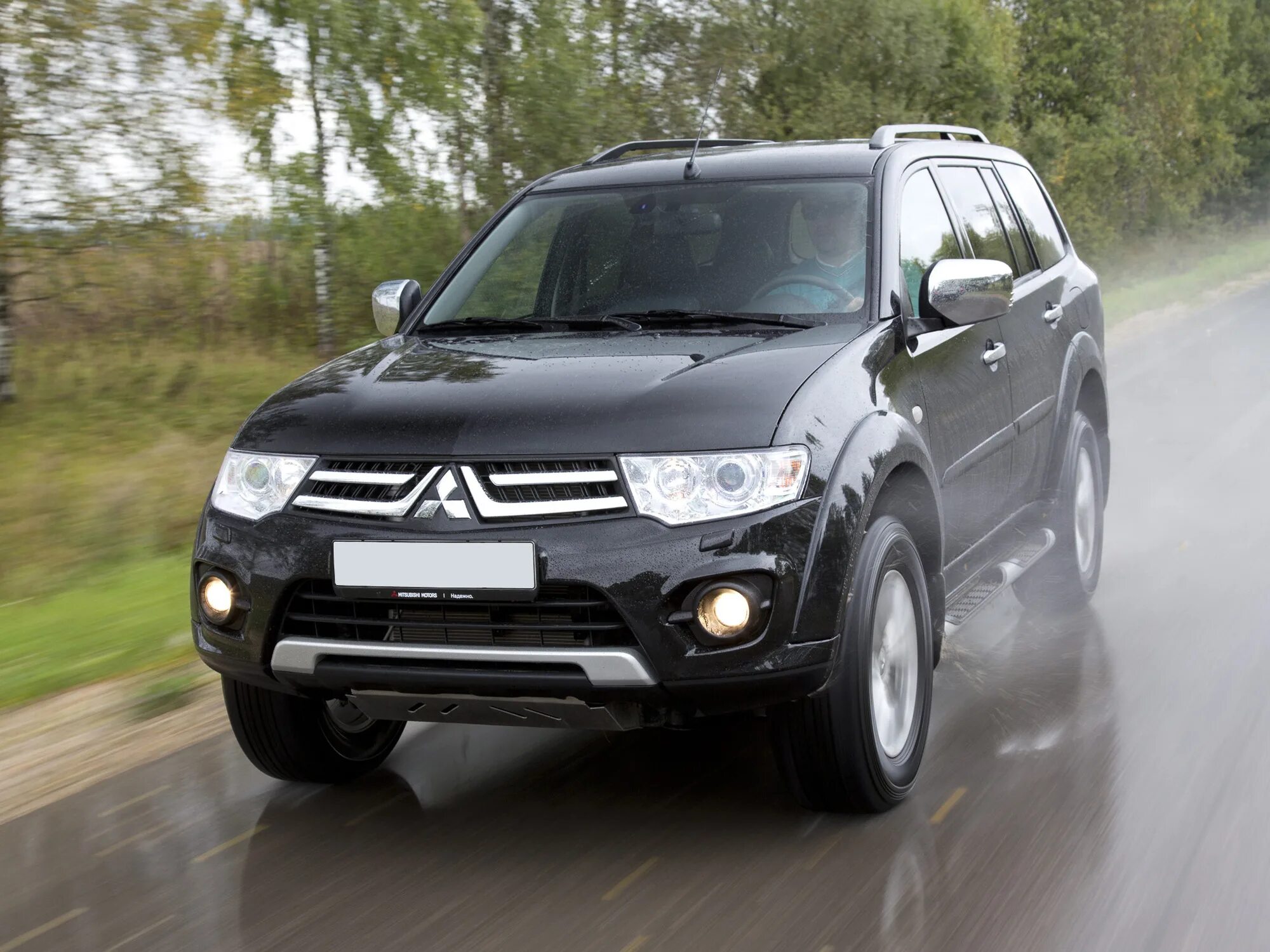 Мицубиси паджеро спорт москве. Mitsubishi Pajero Sport. Mitsubishi Pajero Sport 2. Mitsubishi Pajero Sport 2013. Mitsubishi Pajero Sport 2014.