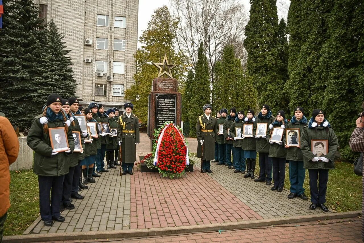 Память Курск памятники. Мемориал памяти Курск. Аллея памяти Курск. Мемориал Победы Курск.