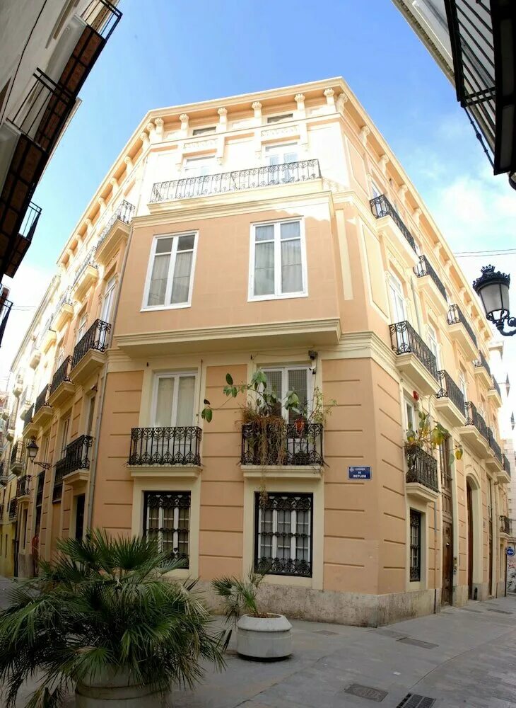 Дом валенсия. Valencia lounge hostel, испания. дом в валенсии. дом валенсии лаки. самый узкий дом в валенсии.