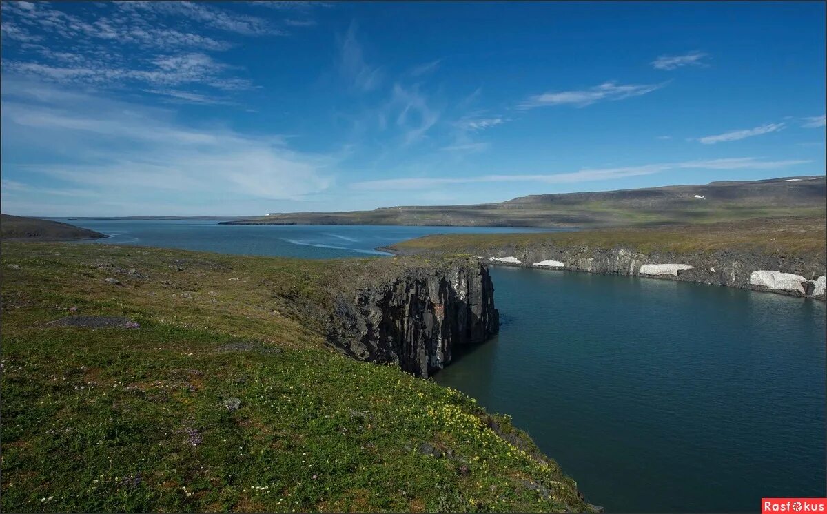 Остров новой жизни. Остров Южный Баренцево море. Архипелаг новая земля Баренцево море. Остров Южный новая земля. Южный архипелаг новая земля.