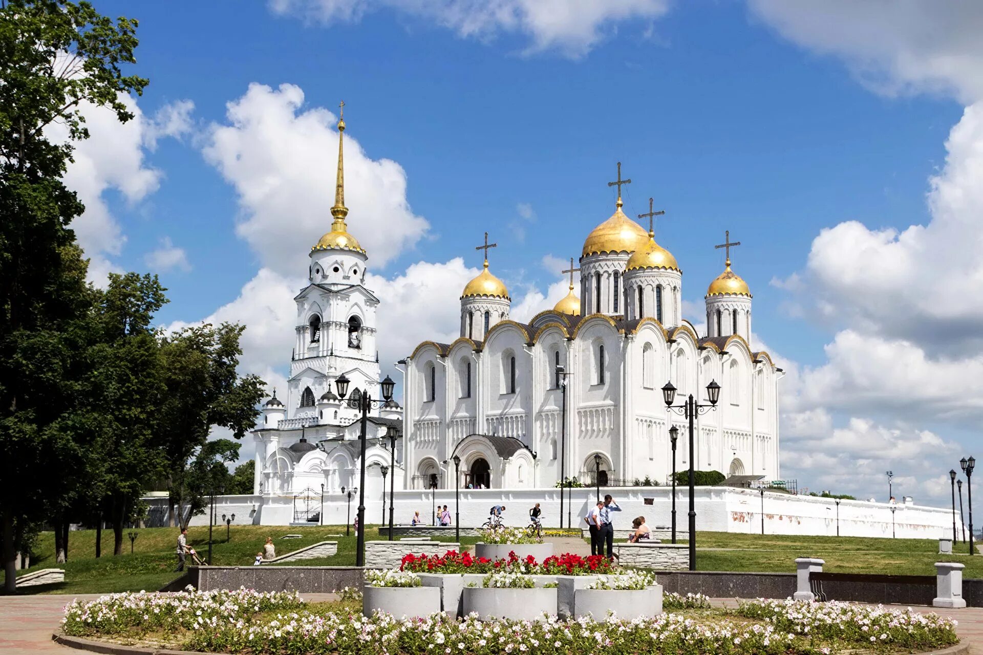 собор святого архистратига михаила удмуртия. успенский собор во владимире 1158-1160. известные храмы городов. храм василия блаженного москва. свято-успенский кафедральный собор.