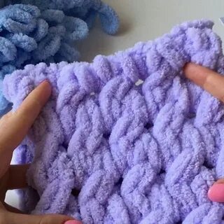 Вязать петлями руками из плюшевой пряжи